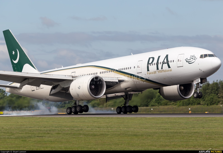 PIA Air Hostess and Passengers Caught Smuggling Smartphones Worth Rs. 11 Million